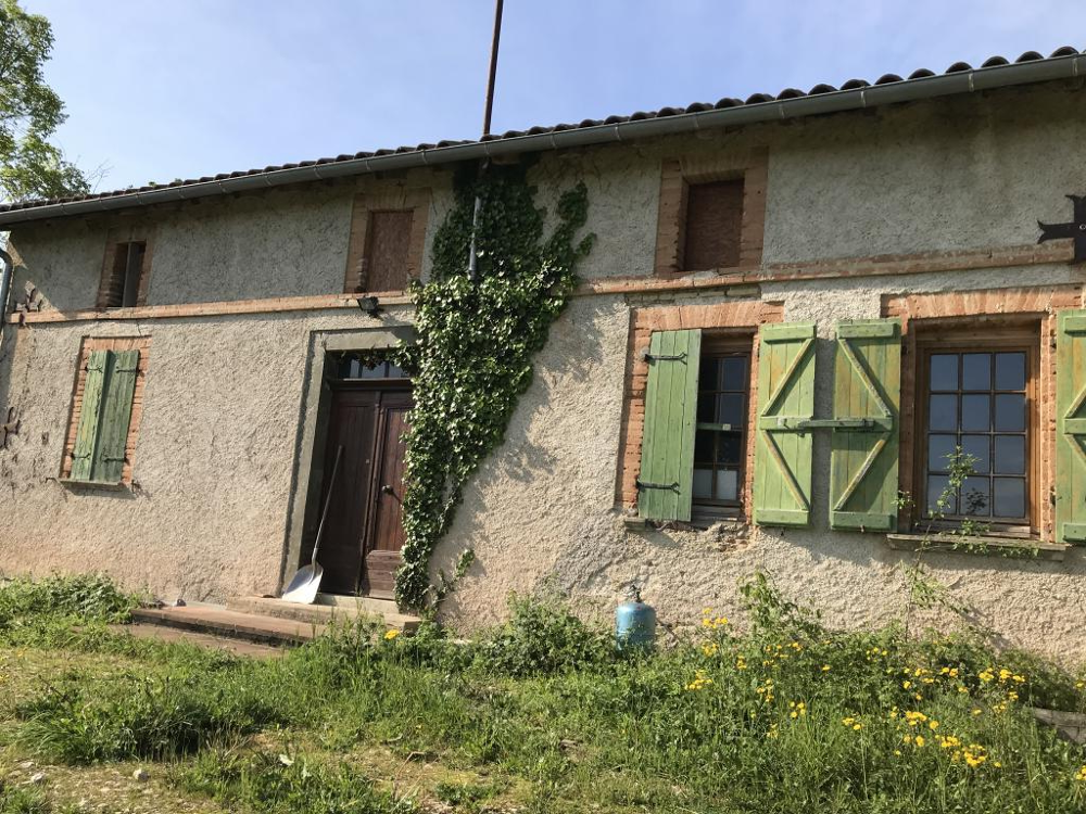 PROCHE L'ISLE-EN-DODON, FERME ANCIENNE À RÉNOVER, TERRAIN DE 4,4 Ha ...