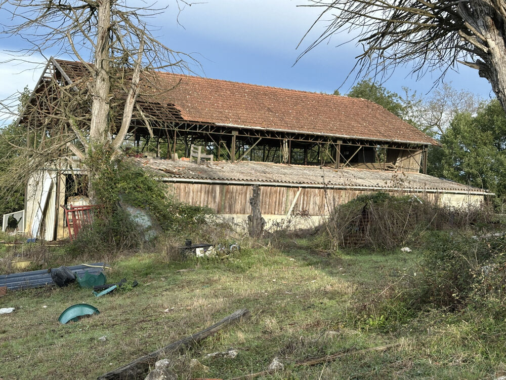 ferme à renover entierement avec 18 HA libre