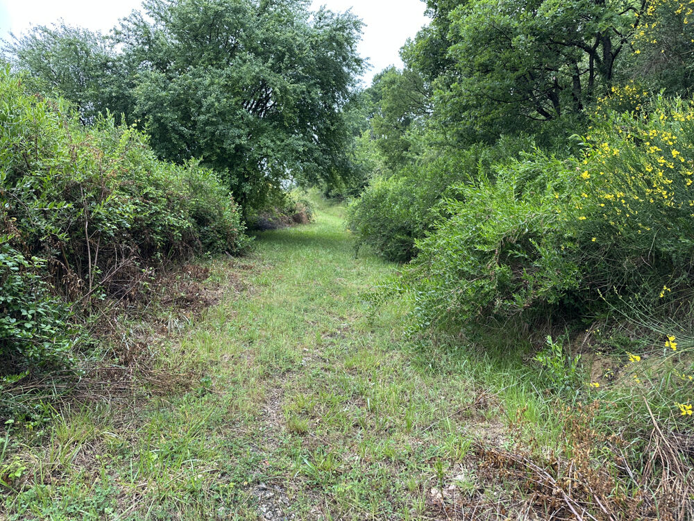 ferme à renover entierement avec 18 HA libre