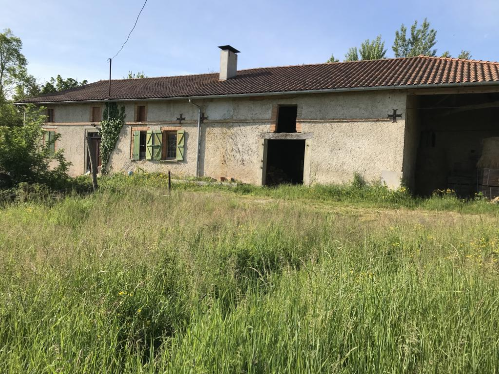 PROCHE L'ISLE-EN-DODON, FERME ANCIENNE À RÉNOVER, TERRAIN DE 4,4 Ha ...