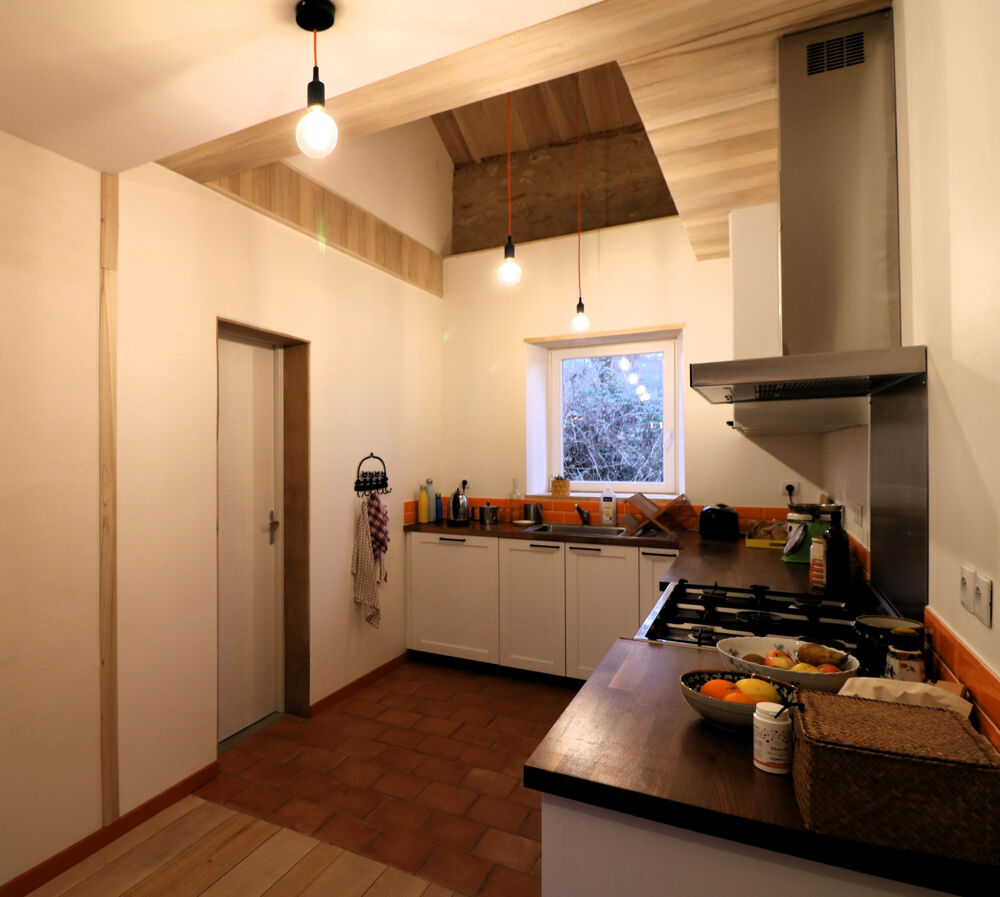 Propriété avec Jolie Maison entièrement rénovée, dépendances, sur terrain de 13895m2