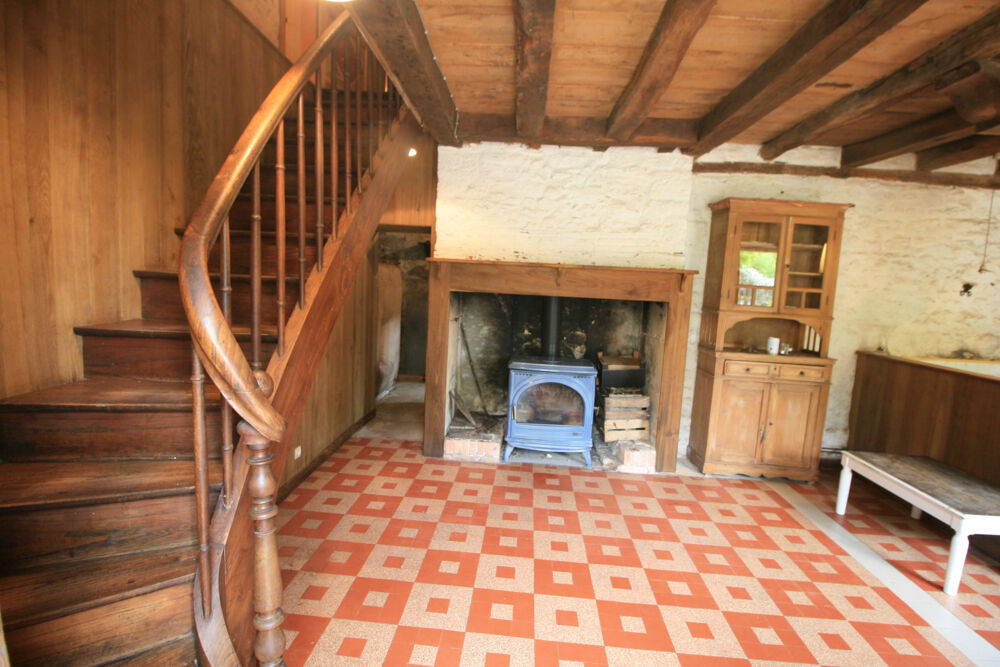 Maison en pierre avec jardin