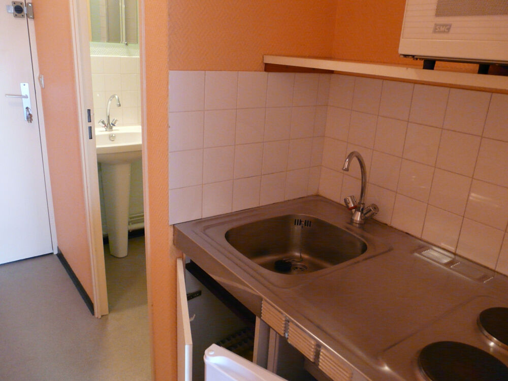 Location Appartement Haut de Lons, studio 21 m2, meublé, parking privatif, cave Lons