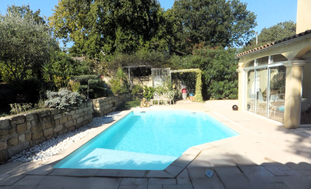 Villa avec piscine, studio indépendant & terrain 910 m2
