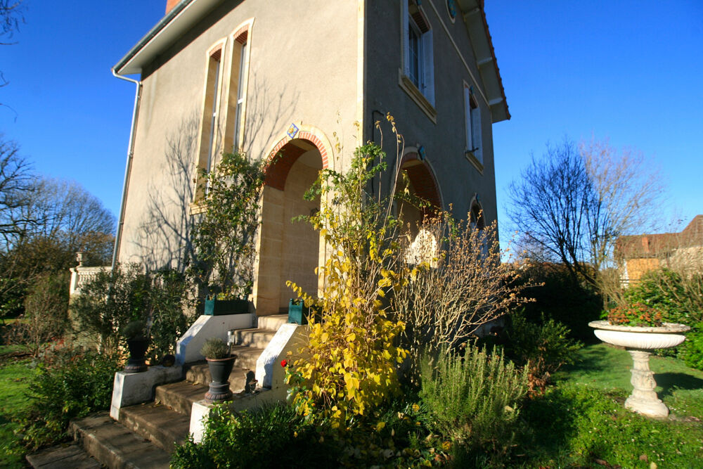 Maison de ville des années 1930 & jardin avec dépendances