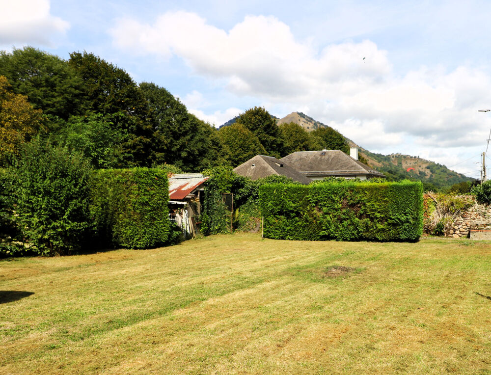 Vente Maison Jolie Maison de Montagne dans le Village typique de Campan, terrain et dépendances Campan