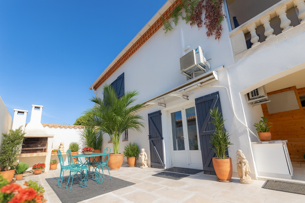 REZ-DE-VILLA AVEC PISCINE MAUGUIO 369 000 €