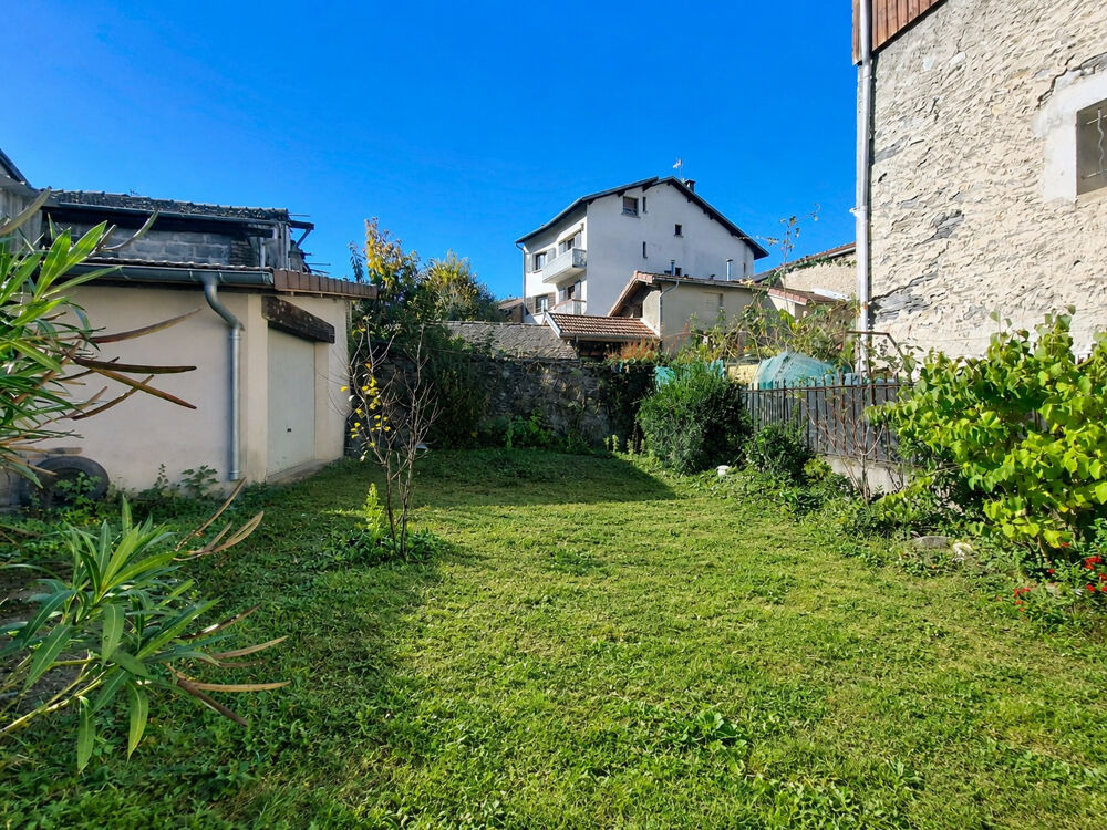 MAISON DE VILLAGE 3/4 CHAMBRES JARDIN GARAGE PROCHE COMMERCE TRAM TRAIN ET BUS AU CALME