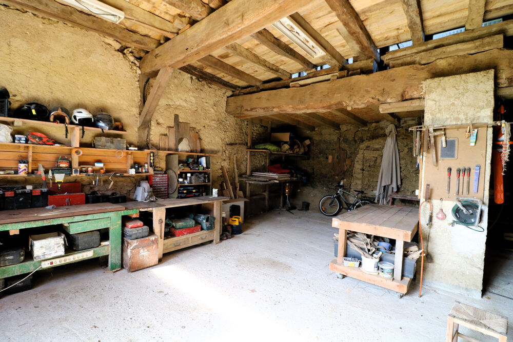Vente Maison Très Jolie Maison Rénovée avec qualité, jardin verdoyant de 1385m2, Grange/Atelier. St jean le comtal