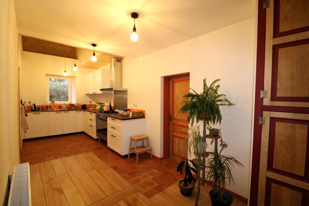 Propriété avec Jolie Maison entièrement rénovée, dépendances, sur terrain de 13895m2