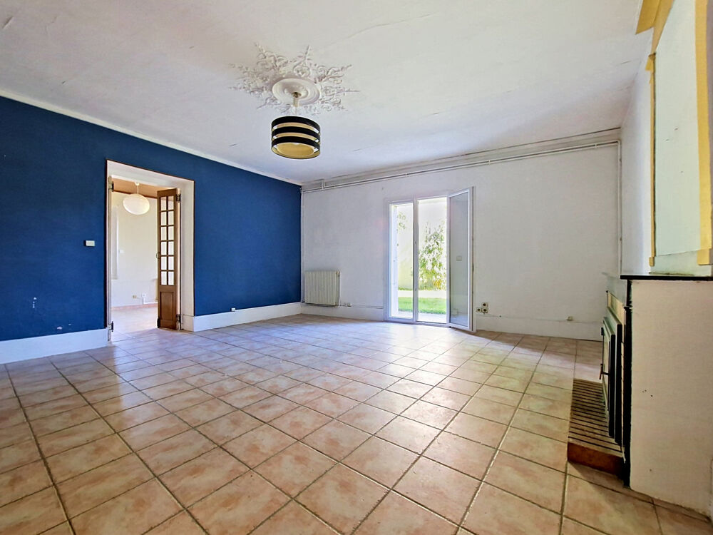 Maison familiale avec terrain et garage à Vars-Allières-Éric