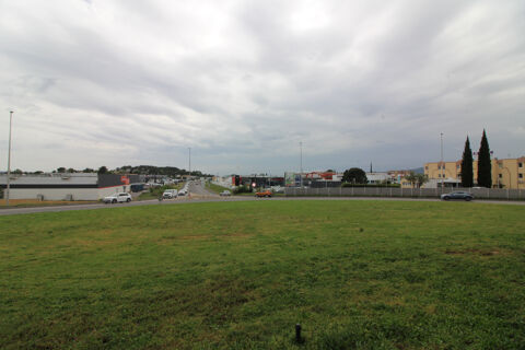   LOCAL COMMERCIAL 200 M2- ROCADE D'ALES- AVENUE MARECHAL JUIN. 