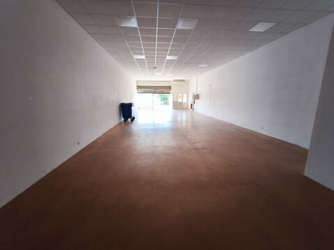 Locaux commerciaux  - local + bureaux - emplacement No1 - 30600 Vauvert 285000 30600 Vauvert