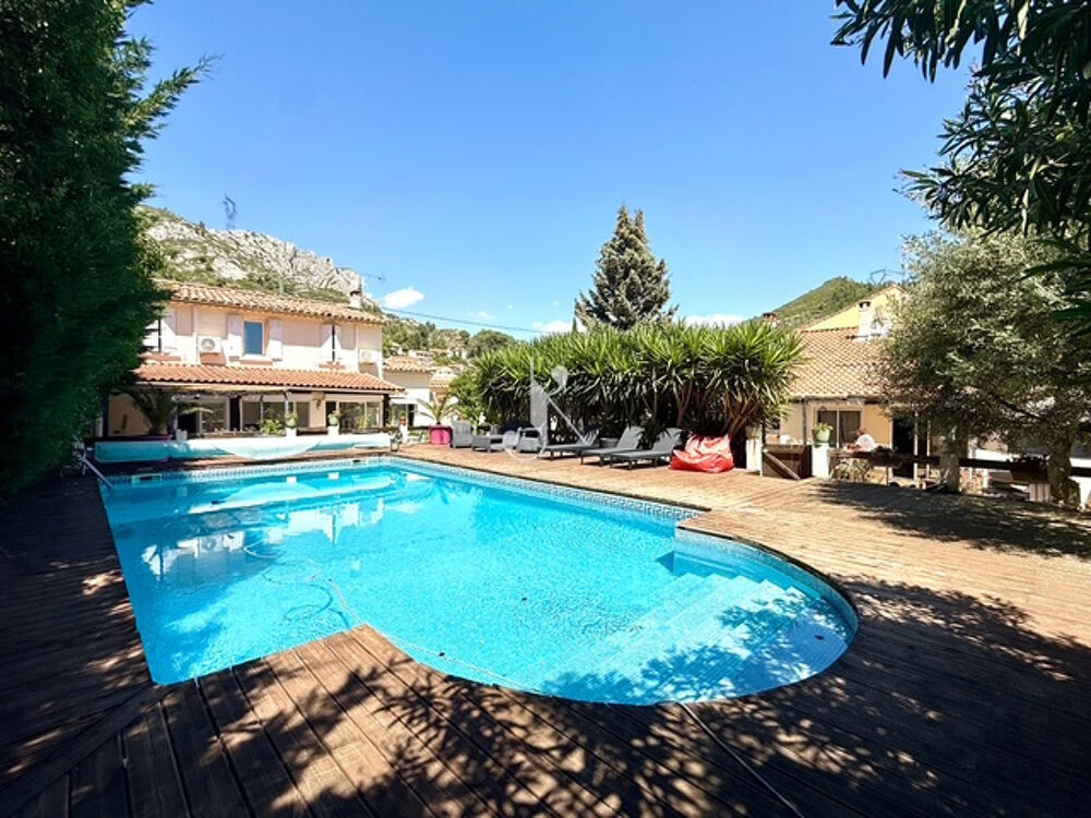 2 MAISONS T5 ET T3 INDEPENDANTES AVEC PISCINE ET GARAGE SUR PARCELLE DE 916M2