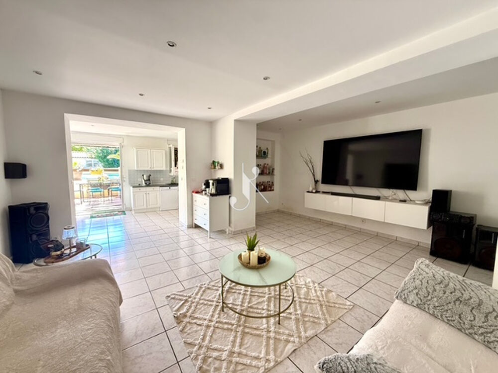 2 MAISONS T5 ET T3 INDEPENDANTES AVEC PISCINE ET GARAGE SUR PARCELLE DE 916M2