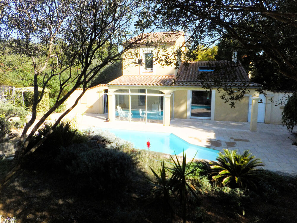 Villa avec piscine, studio indépendant & terrain 910 m2