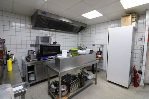 MURS et FONDS DE COMMERCE RESTAURANT DE 100 M2. 287000 30340 St privat des vieux