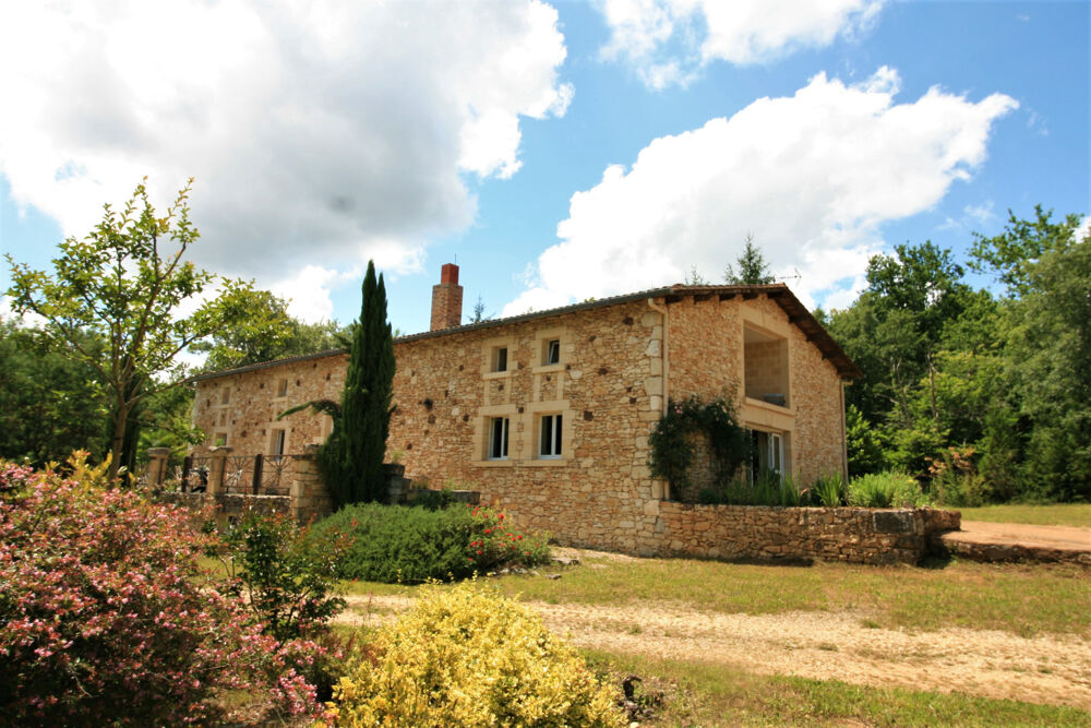 Maison en pierre six chambres deux bureaux