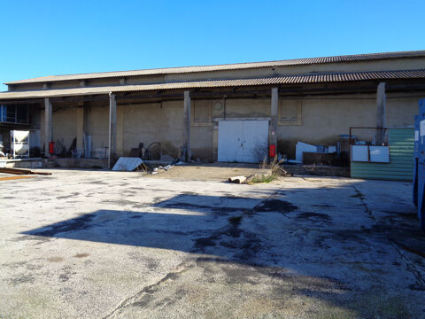   Gard Aimargues Entrepot 900m2 sur terrain 1700m2 centre de village 