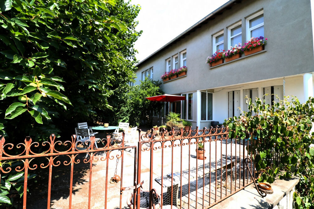 Vente Maison Un Loft d'Exception, ses jardins terrasse, ses jolies annexes, face aux Pyrénées Castelnau magnoac