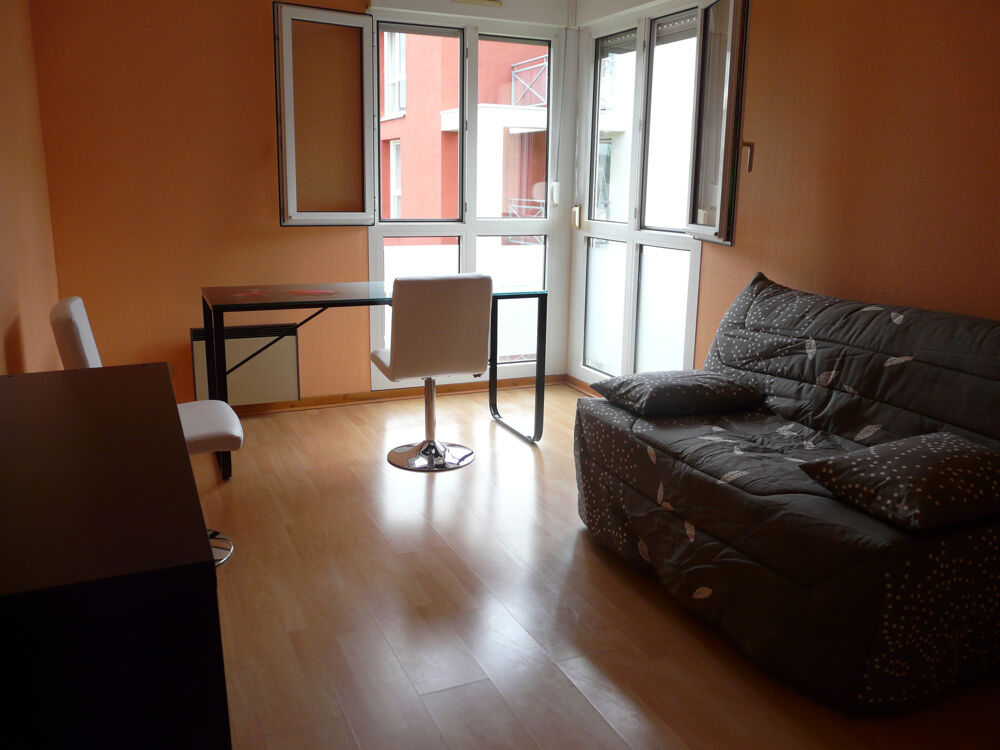 Location Appartement Haut de Lons, studio 21 m2, meublé, parking privatif, cave Lons