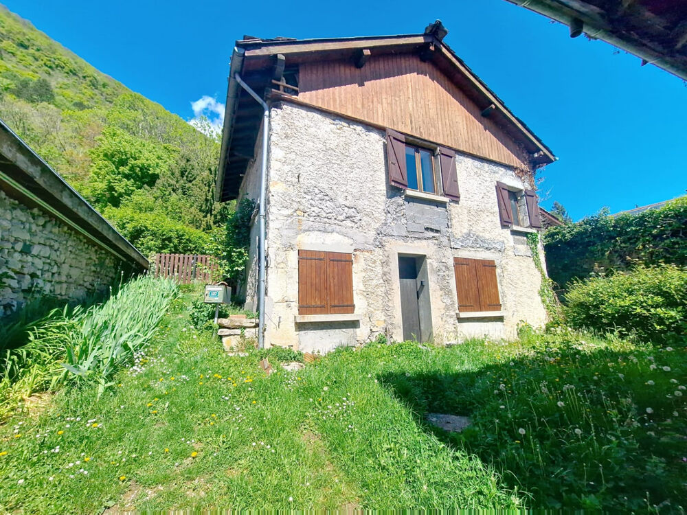 MAISON ANCIENNE AVEC GRANGE EN PIERRE A RENOVER
