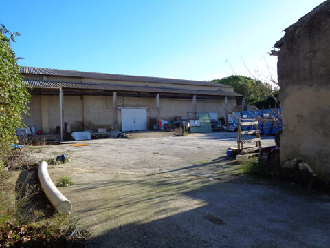   Gard Aimargues Entrepot 900m2 sur terrain 1700m2 centre de village 