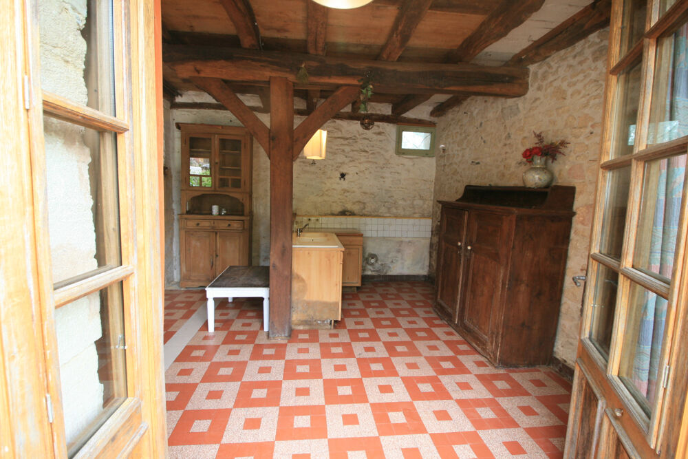 Maison en pierre avec jardin