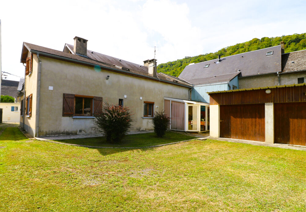 Jolie Maison de Montagne dans le Village typique de Campan, terrain et dépendances