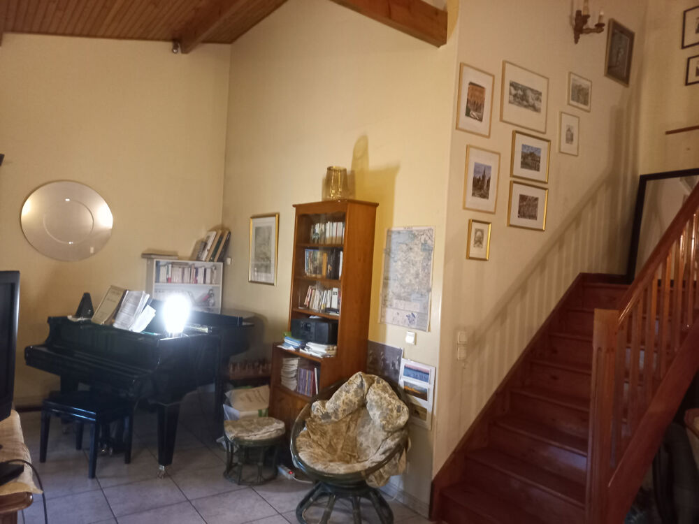 Maison familiale indépendante baignée de lumière avec JARDIN au calme