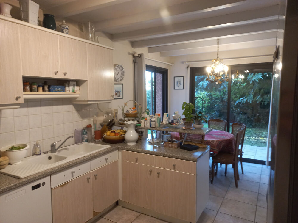 Maison familiale indépendante baignée de lumière avec JARDIN au calme