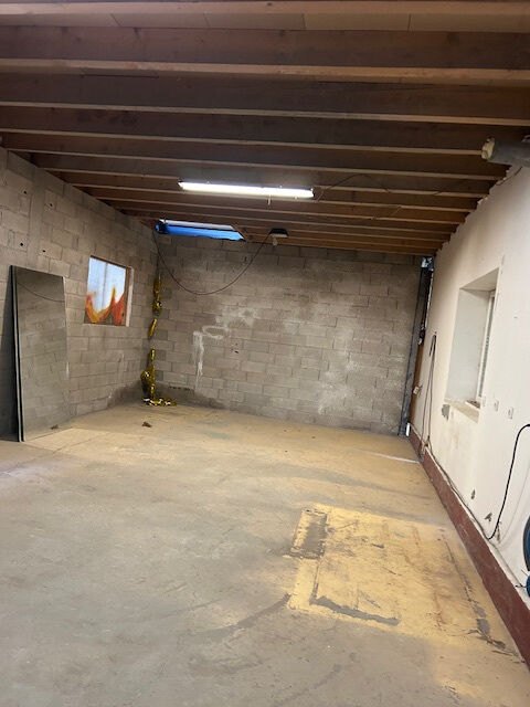   VENTE plusieurs lots MURS PROFESSONNELS : 110m2 + 60m2 de préau couvert accolé 