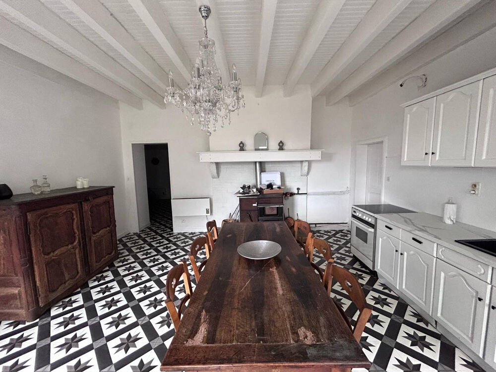 Vente Propriété/Château Ancien corps de ferme de 380m2 dont 125m2 habitables sur 4500m2 de terrain Feneyrols