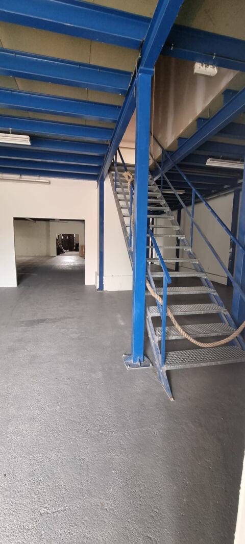 Vente ENTREPOT 780 m2 AVEC PREAU COUVERT 270 m2 PROCHE VILLEMUR - Bessi&egrave;res - Montauban - Nord Toulouse 395000 31340 Villematier