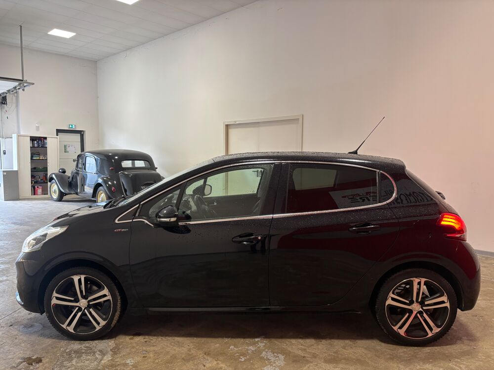 208 GT LINE 1.2 PURETECH 110 S&S + CARPLAY 2017 occasion 37170 Chambray-l&egrave;s-Tours