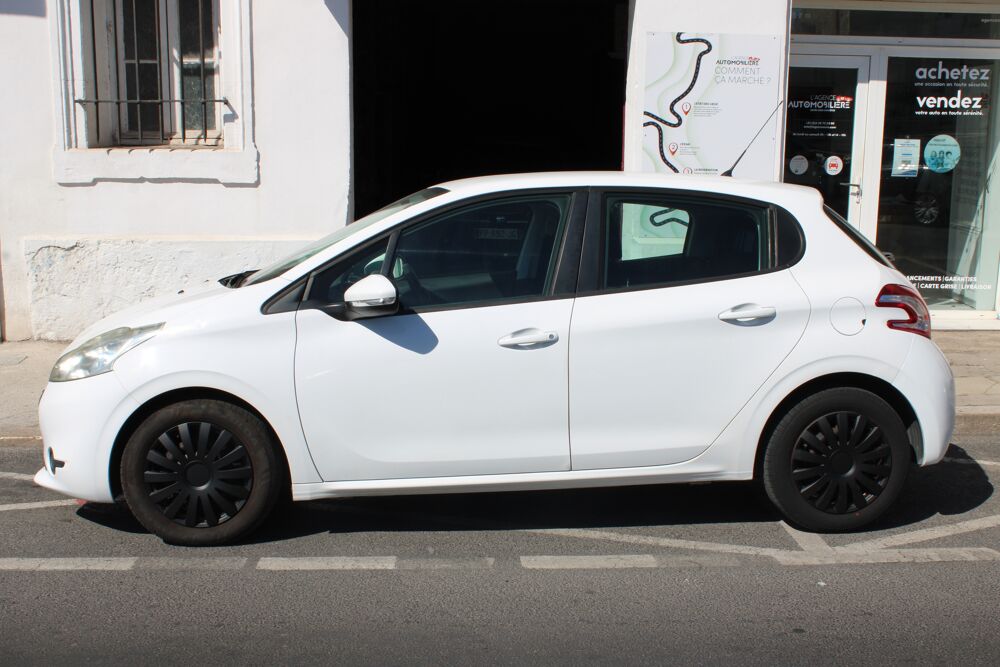 208 1.6 e-HDI 92ch ACTIVE ( Distribution chang&eacute;e, Clim, Bluetoot 2012 occasion 34200 S&egrave;te