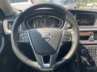 V40 T2 122ch Momentum business - Carnet d'entretien tamponn&eacute; 2018 occasion 49124 Saint-Barth&eacute;lemy-d'Anjou