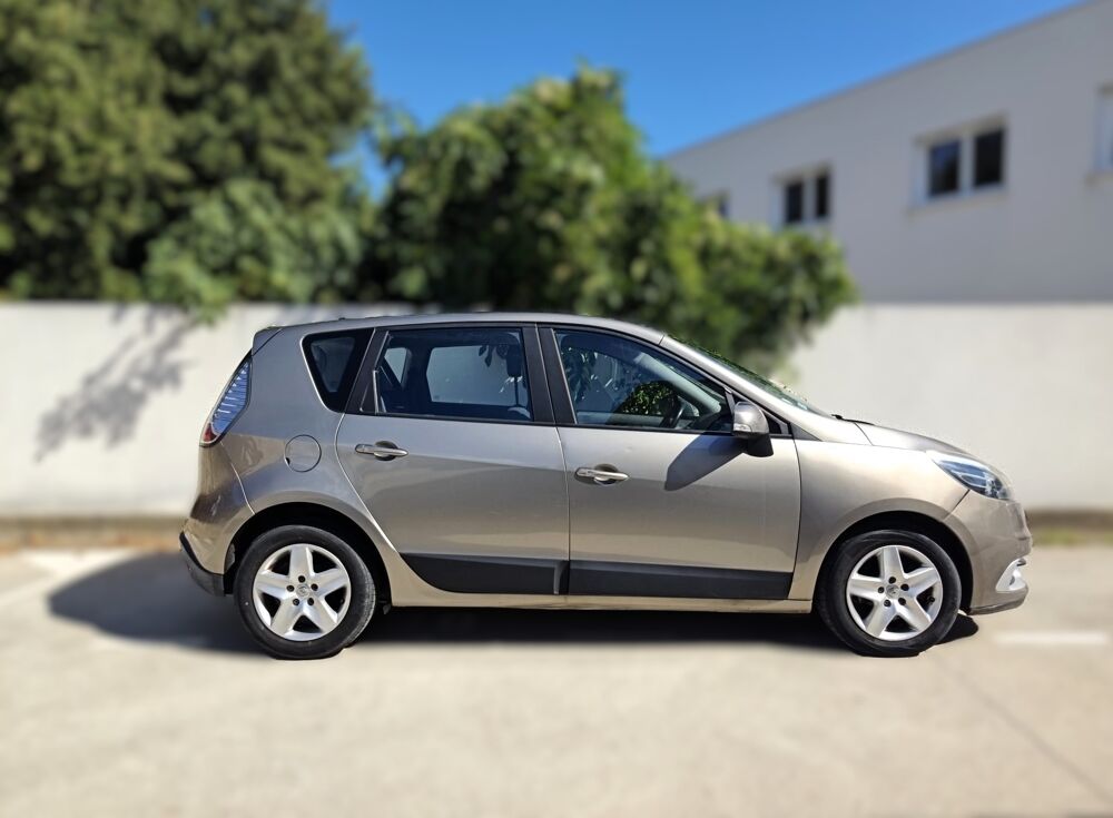 Sc&eacute;nic Renault III – 1.6 dCi 130 Energy – finition Dynamique 2012 occasion 34160 Castries