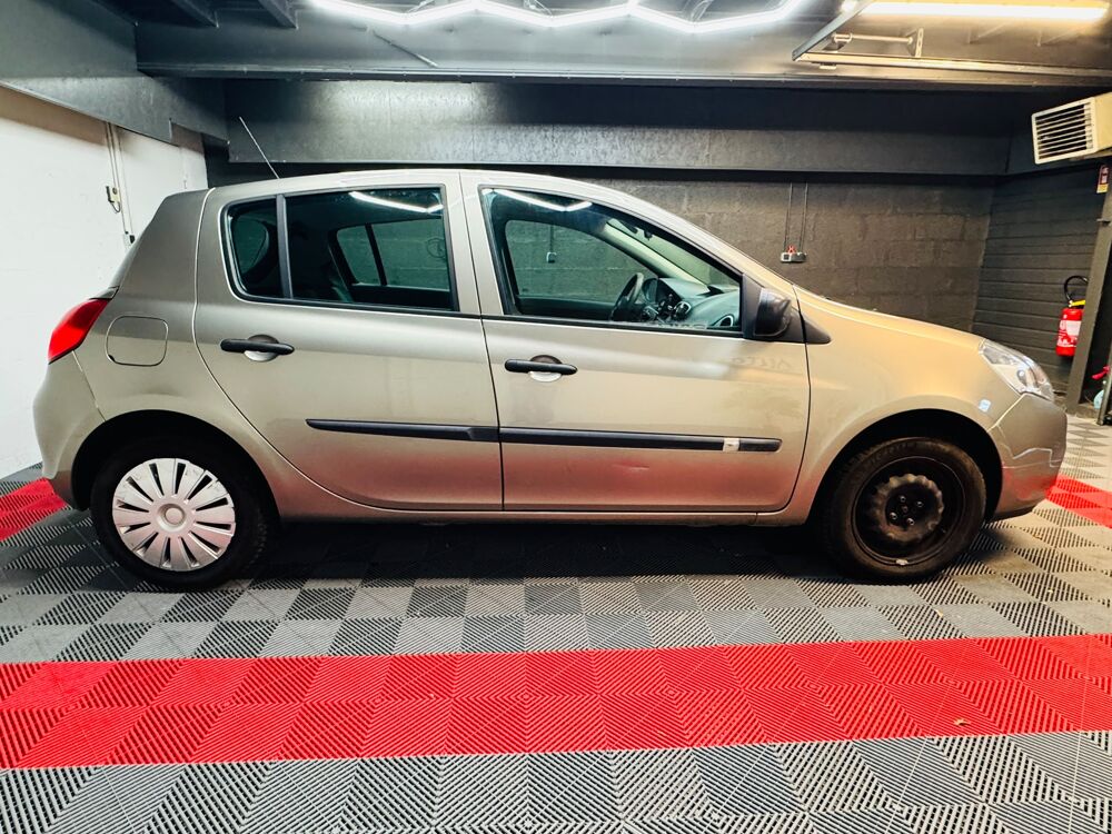 Clio III 5 Portes Phase 2 1.2 i 16V eco2 75 cv 2011 occasion 71300 Montceau-les-Mines