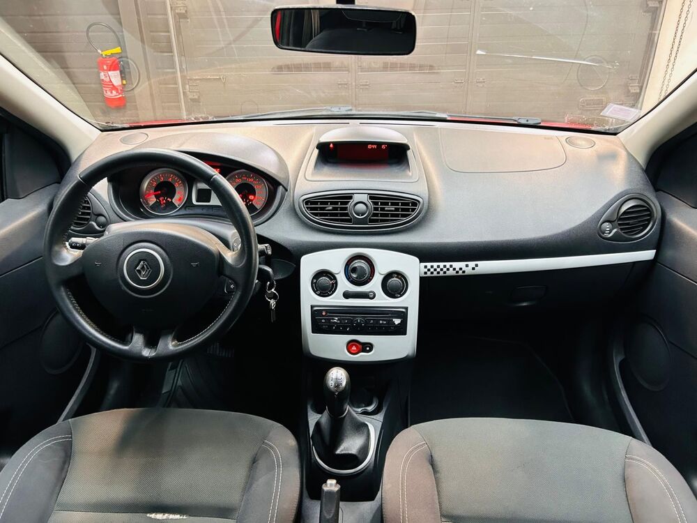 Clio 1.2 TCe 100 cv – Look S – Rouge & Blanc – Distribution 2011 occasion 71300 Montceau-les-Mines