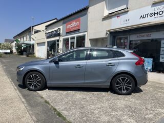 V40 T2 122ch Momentum business - Carnet d'entretien tamponn&eacute; 2018 occasion 49124 Saint-Barth&eacute;lemy-d'Anjou