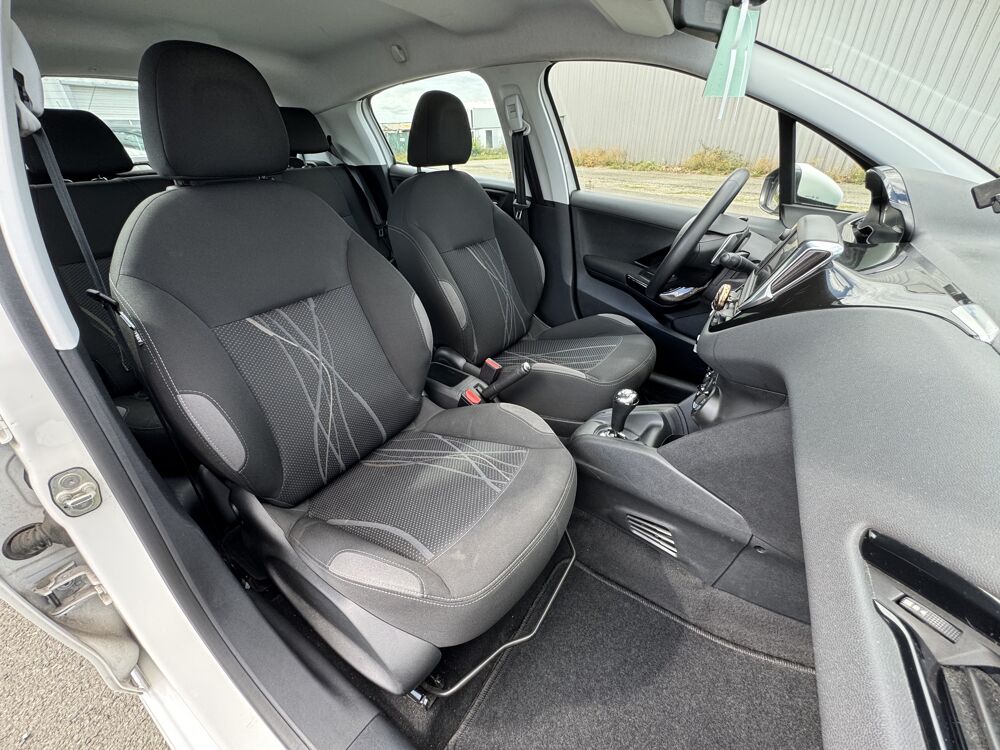 208 1.2 E-VTI 82 ETG5 ACTIVE | BOITE AUTO | DISTRIBUTION OK 10/2 2014 occasion 44860 Pont-Saint-Martin