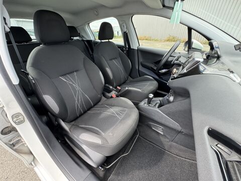 208 1.2 E-VTI 82 ETG5 ACTIVE | BOITE AUTO | DISTRIBUTION OK 10/2 2014 occasion 44860 Pont-Saint-Martin