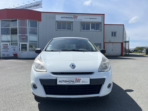 Clio 3 1.5dci 75ch soci&eacute;t&eacute; // GARANTIE 6 MOIS // Courroie neuve 2013 occasion 44860 Pont-Saint-Martin