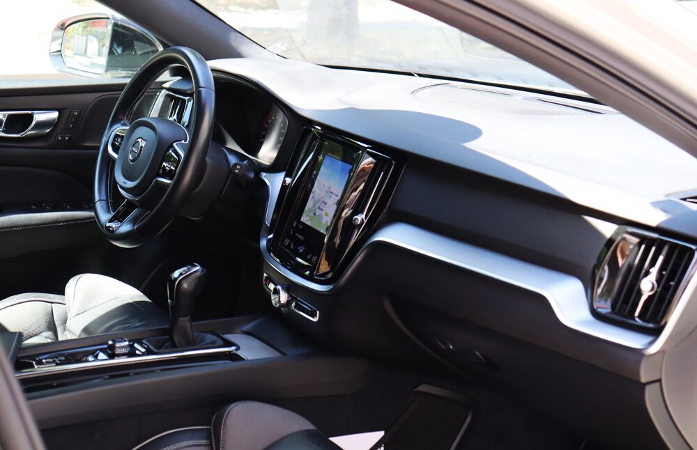 V60 D3 150 R-Design BVM (Harman & Kardon, Kit distribution &agrave; jou 2020 occasion 88000 &Eacute;pinal