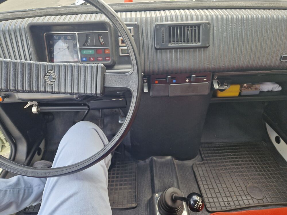 R5 TL expertis&eacute;e cabinet classic Auto 1977 occasion 80480 Salou&euml;l