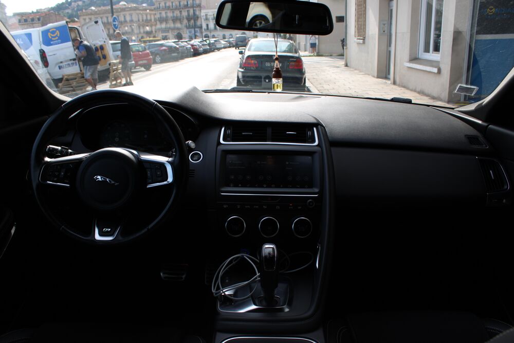 E-PACE 2.0 D150 150 S AWD BVA (Cam&eacute;ra de recul, CarPlay, Palettes a 2019 occasion 34200 S&egrave;te
