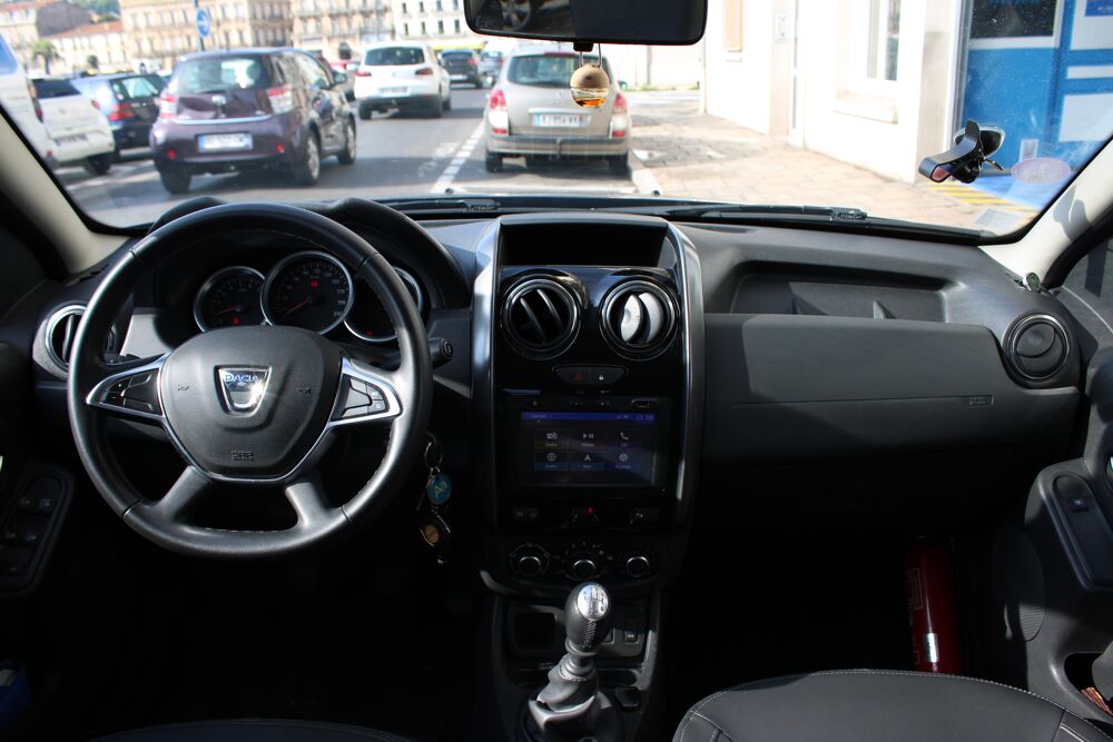 Duster 1.2 TCE 125ch BLACK TOUCH 4X2 ( Entretien DACIA, 1&egrave;re main, 2017 occasion 34200 S&egrave;te