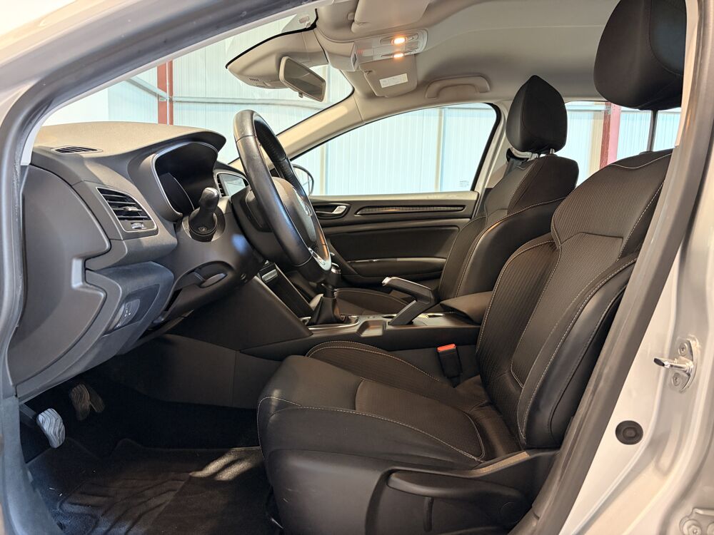 M&eacute;gane IV 1.5 DCI 110 ENERGY ZEN / ATTELAGE 2016 occasion 27620 Gasny