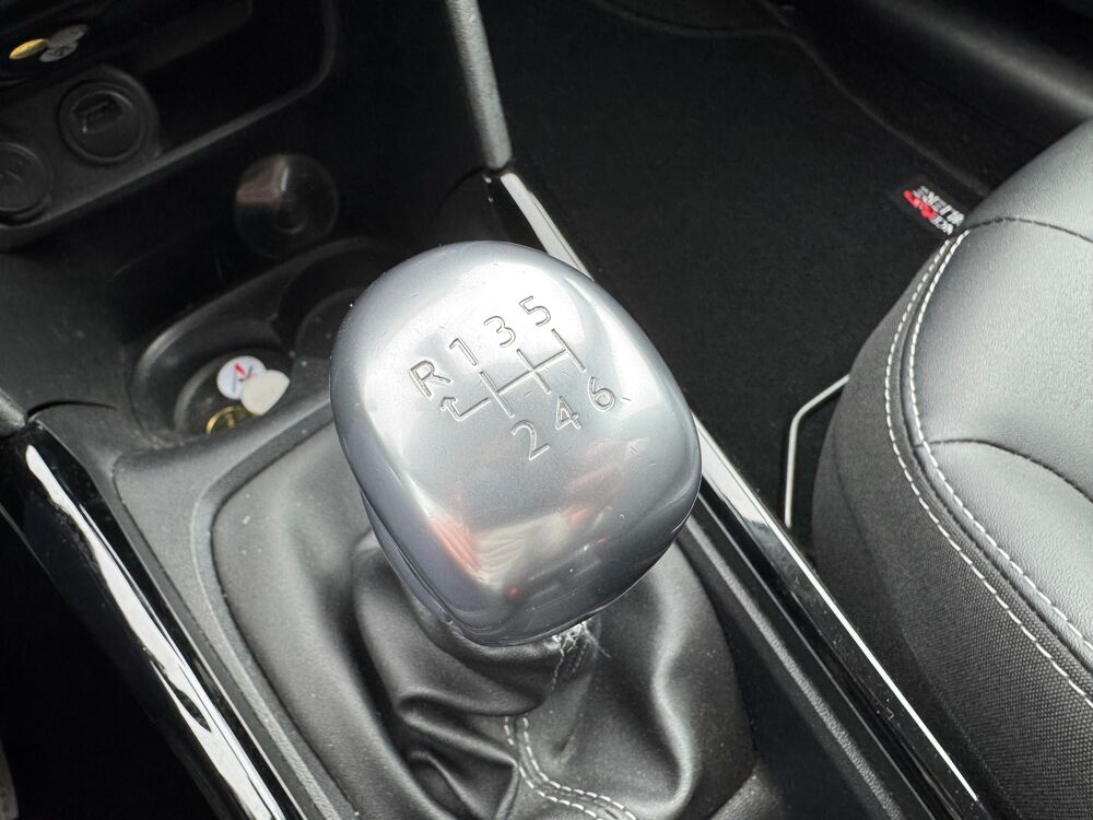 2008 1.2 110 BVM6 ALLURE | ENTRETIEN PEUGEOT | CARPLAY | CAMERA | 2019 occasion 44860 Pont-Saint-Martin